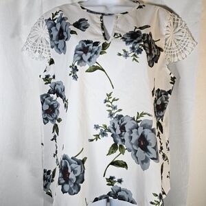 3/$20 SHEIN XL Floral Lace Sleeve Top